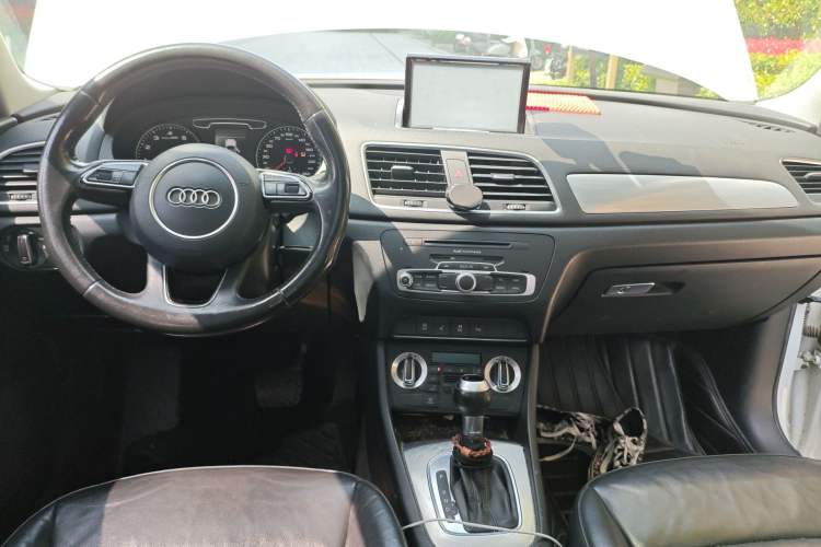 Used Audi Q3 2016 30 TFSI Collector's Edition Comfort Model
