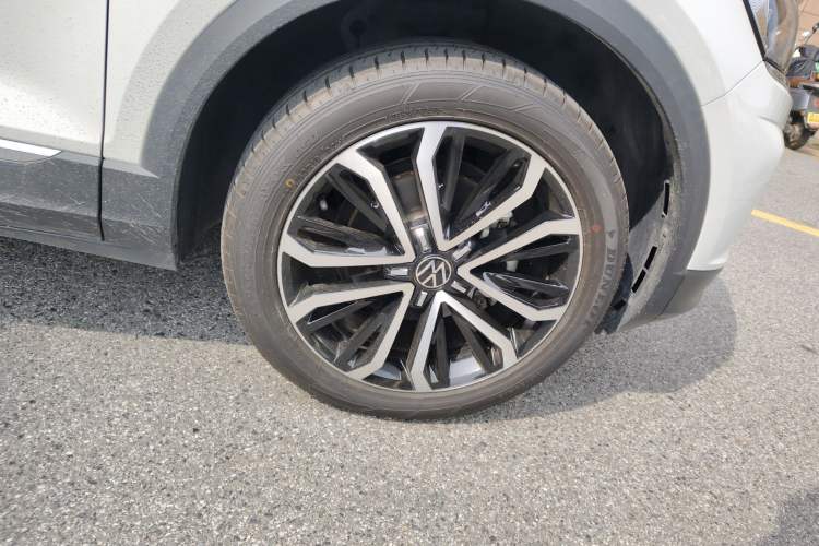 Used Volkswagen T-ROC 2021 280TSI DSG Two-Wheel Drive Comfort Connect Edition Right Front Wheel Hub