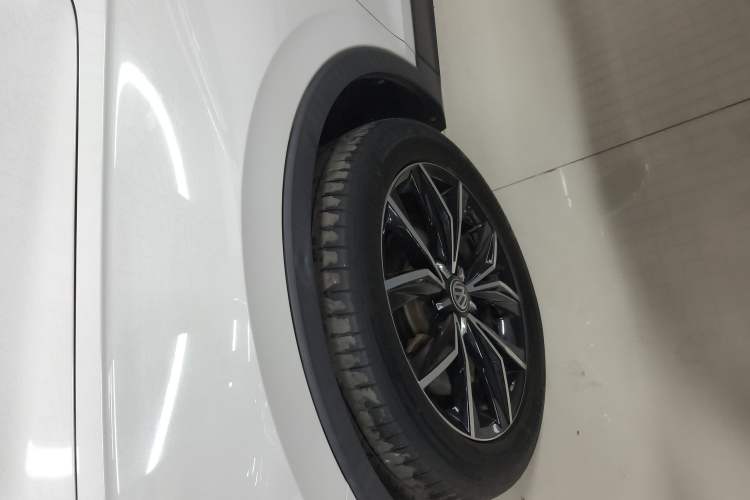 Used Volkswagen Tiguan L 2020 330TSI Automatic Two-Wheel Drive Smart Luxury Edition China VI Standard Exterior 4