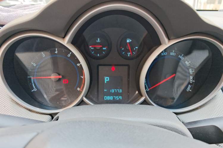 Used Chevrolet Cruze 2013 1.8L SE AT Instrument Cluster
