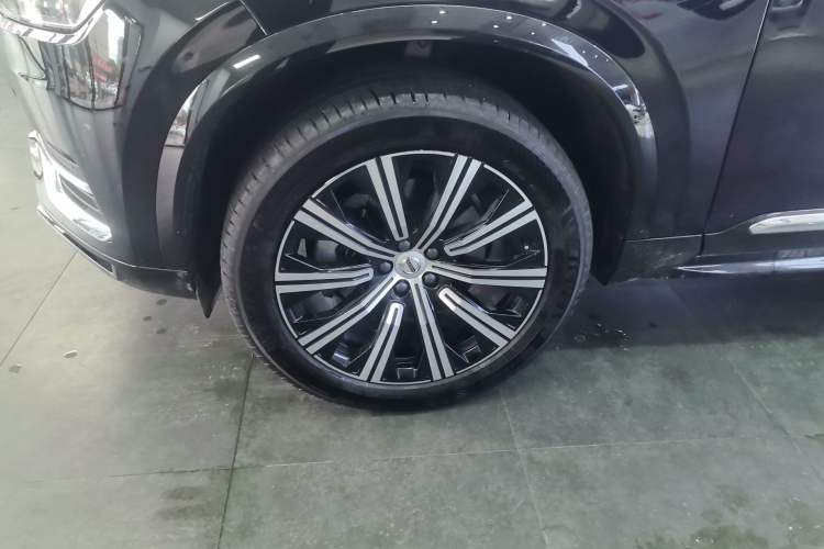 Used Volvo XC90 2024 B5 SmartDrive Luxury Edition 5 Seats Left Front Wheel Hub