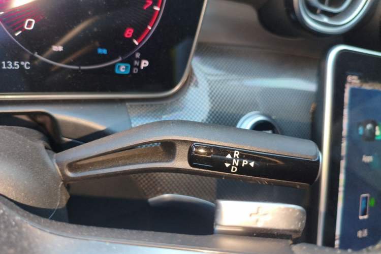 Used Mercedes-Benz C-Class 2024 Facelifted C-Class 260 L Night Edition Sports Version Gear Lever