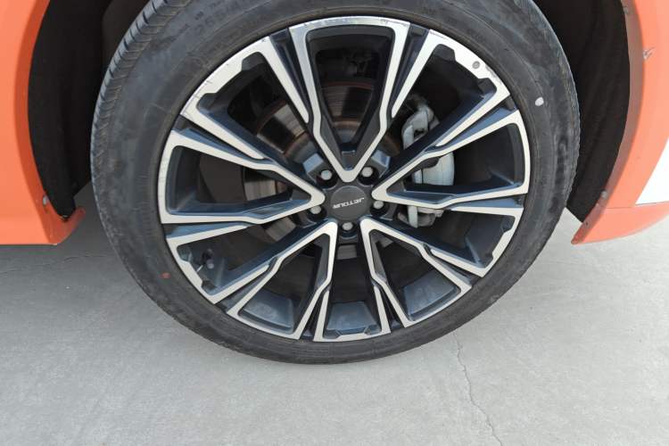 Used JETOUR X70 2023 Zhuge 2.0T DCT Wolong 7-Seater Right Front Wheel Hub
