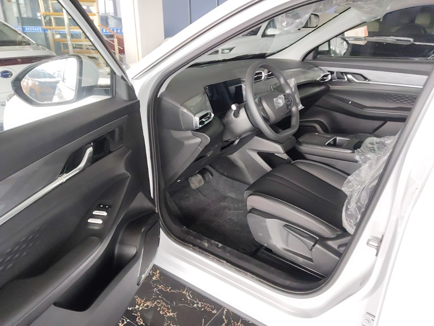 Dongfeng Aeolus SKY EV01 2025 530 km AIR Elite Edition — снимка 18
