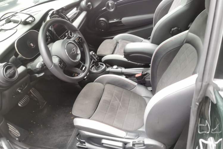 Used MINI JCW 2023 Facelift 2.0T JOHN COOPER WORKS ALL-IN Left Front Seat
