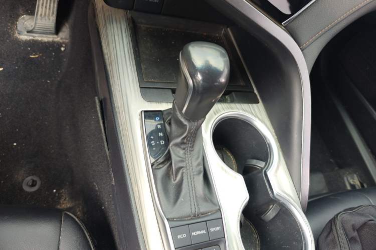 Used Toyota Camry 2019 Dual-Engine 2.5 HG Luxury Edition China VI Standard Gear Lever