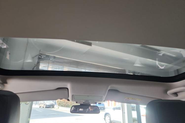 Used Land Rover Discovery Sport 2021 200 PS Family Edition Headliner