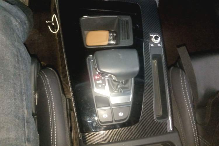 Used Audi Q5L 2022 40T Luxury Dynamic Model Gear Lever