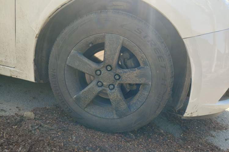 Used Chevrolet Cruze 2011 1.6L SE MT Transformers Edition Right Front Wheel Hub