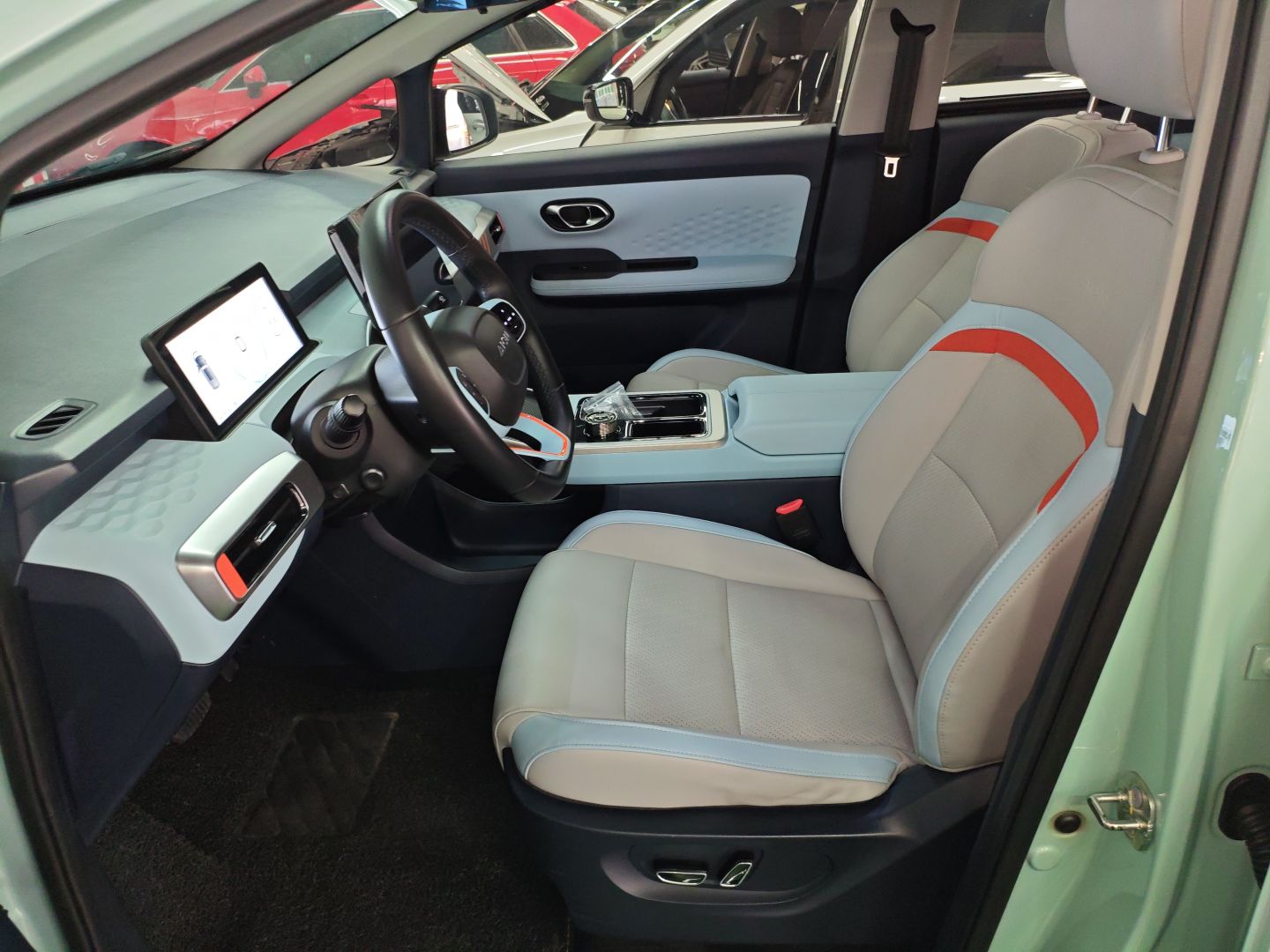 Переднее сиденье в автомобиле