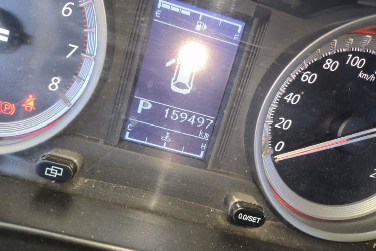 Used FORTHING Joyear X5 2017 1.6L CVT Luxury Model Odometer Close Up