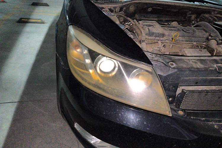 Used Skoda Octavia 2013 1.4TSI Manual Yijun Edition Right Front Headlight