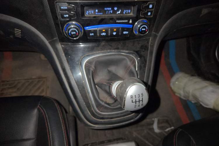 Used Haval H6 2015 Upgraded Model 1.5T Manual Two-Wheel Drive Elite Version