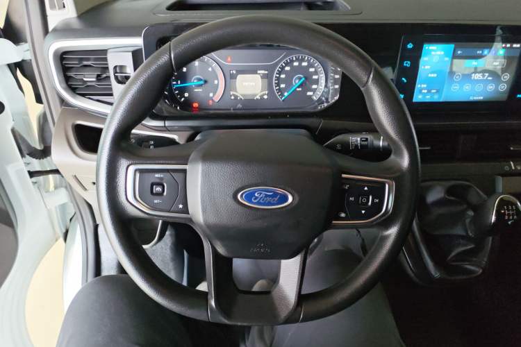 Used Ford Transit 2023 2.0T Diesel Manual Multifunction Commercial Vehicle Mid-axle Mid-roof 5/6 Seats