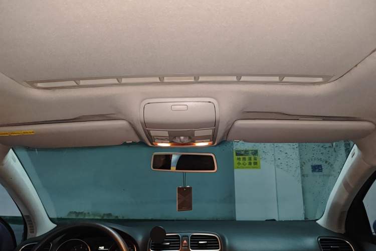 Used Volkswagen Golf 2010 1.4 TSI Manual Comfort Model Headliner