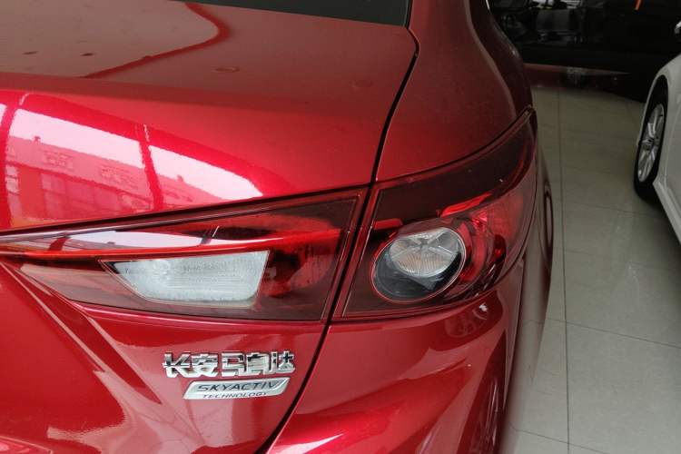 Used Mazda Mazda 3 Axela 2016 Sedan 2.0L Automatic Sport Model
