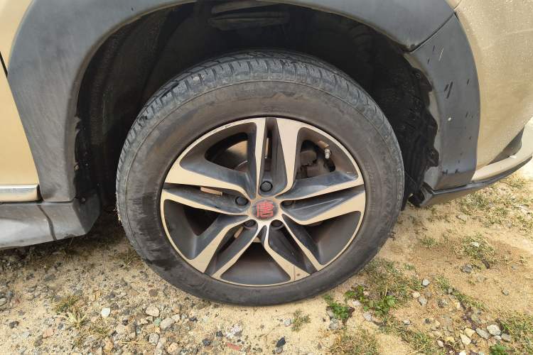 Used BYD Tang New Energy 2015 2.0T Four-Wheel-Drive Flagship Model Right Front Wheel Hub