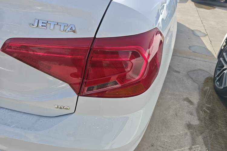 Used Volkswagen Jetta 2019 Dream Edition 1.5L Manual Comfort Version
