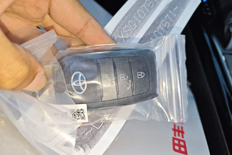 Used Toyota Camry 2026 Model Dual-Engine 2.0HSE Sport Lite Edition