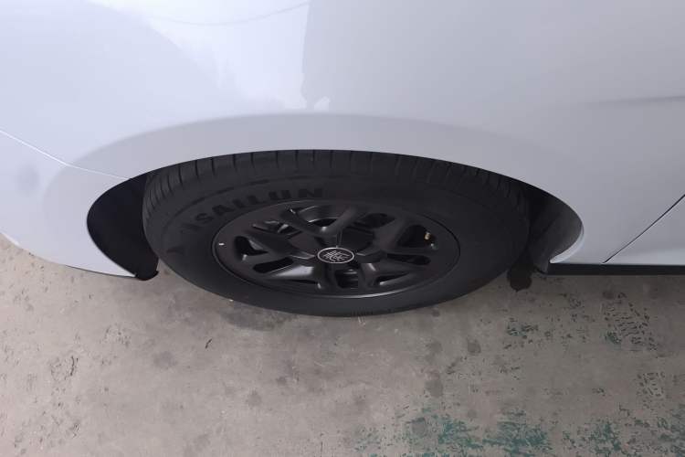 Used BYD Qin PLUS 2025 DM-i Smart Drive 55KM Leading Model Left Front Wheel Hub