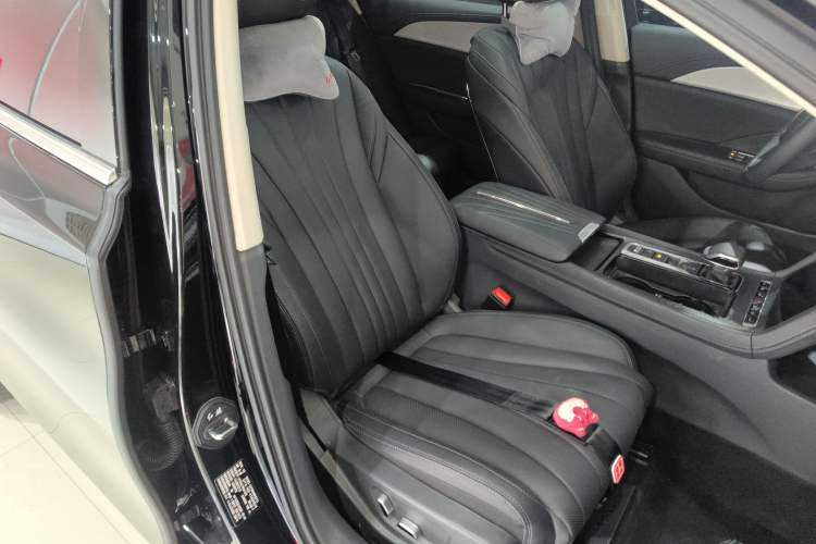 Used Hongqi H5 PHEV 2025 130 Super Hybrid Version Right Front Seat