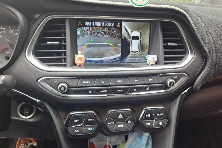 Used GAC Trumpchi GS4 2017 235T Automatic Two-Wheel Drive Luxury Smart Connectivity Version Audio And AC Panel