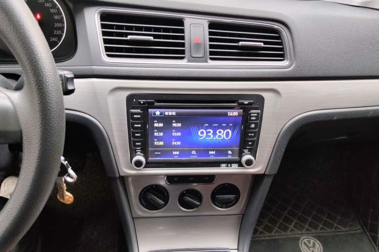 Used Volkswagen Lavida 2013 Restyled Classic 1.6L Manual Comfort Edition
