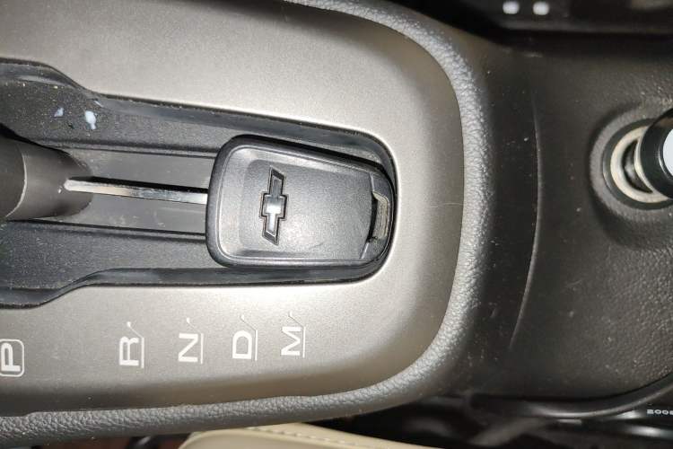 Used Chevrolet Aveo Sonic 2014 Sedan 1.4SL AT Stylish Sunroof Edition
