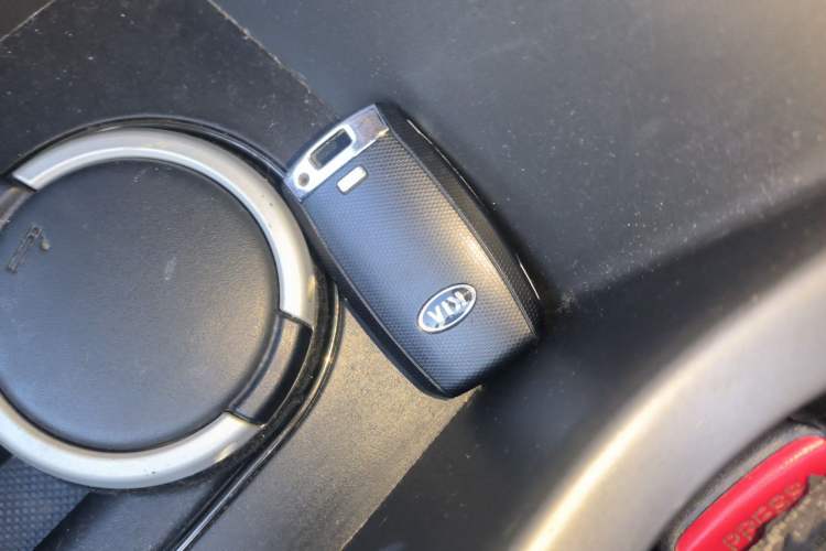 Used Kia Sportage R 2015 2.0L Automatic Two-Wheel Drive DLX Model Vehicle Key