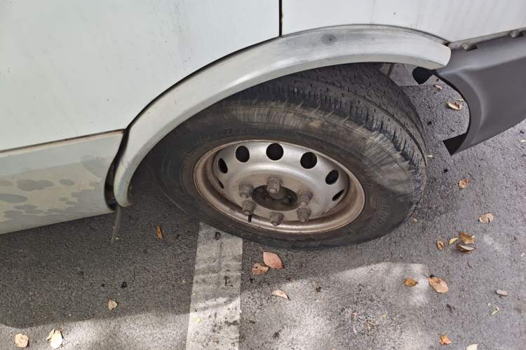 Used Iveco Power Daily 2013 2.8T-A32 Express Version Right Front Wheel Hub