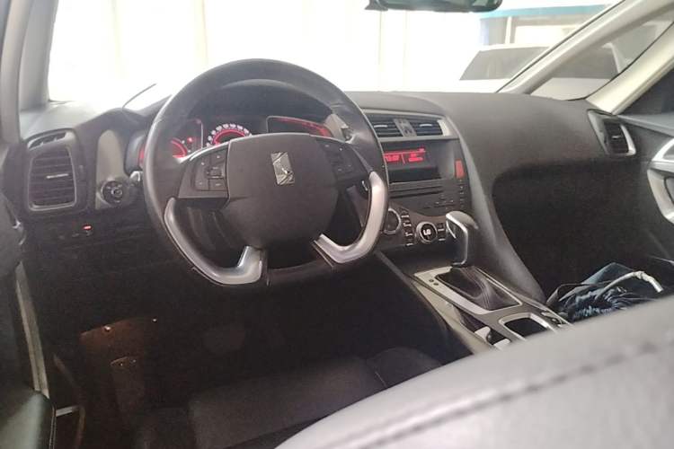 Used DS 5 2015 1.6T Elegant Edition THP160 Center Console