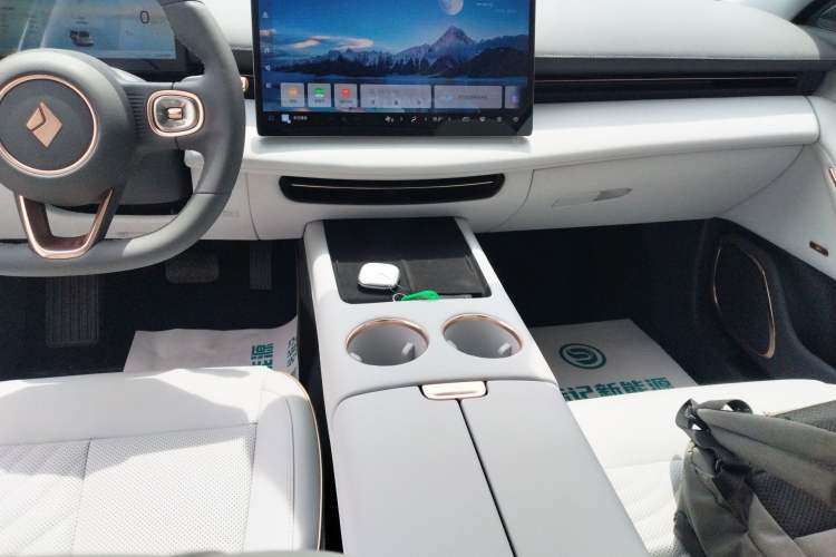 Used Baojun Enjoy 2025 Plug-in Hybrid 140km Standard Version