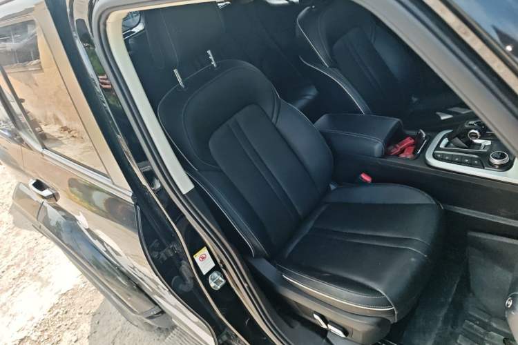 Used Tank 300 2023 City Edition 2.0T—Stylish as Ever Right Front Seat