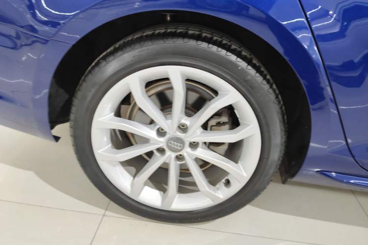 Used Audi A4L 2019 40 TFSI Fashion Edition China VI Emission Standard Exterior 5