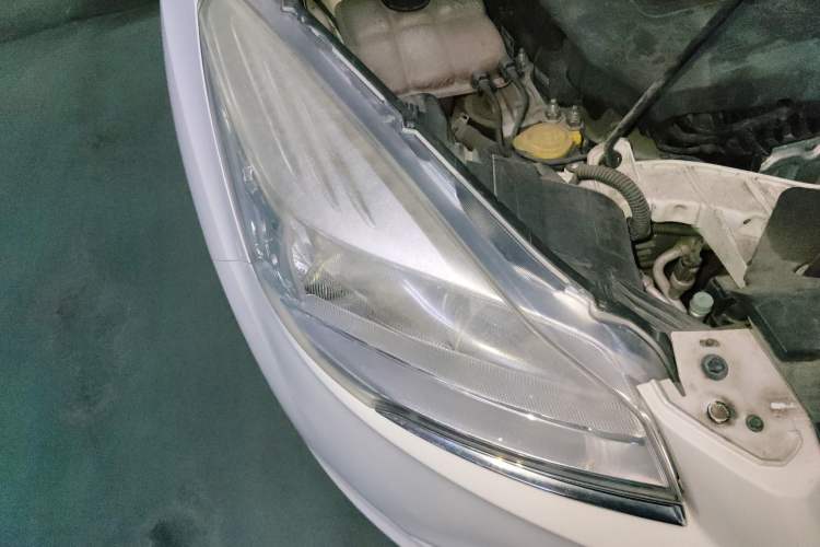 Used Ford Kuga 2015 1.5L GTDi Four-Wheel-Drive Elite Model Right Front Headlight