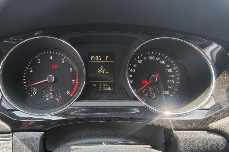 Used Volkswagen Sagitar 2015 230TSI Automatic Comfort Version Instrument Cluster