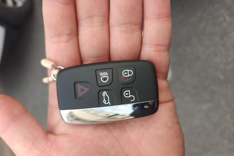 Used Land Rover Discovery Sport 2018 240 PS PURE Edition
