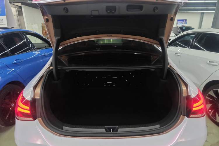 Used Mercedes-Benz A-Class 2022 Second Facelift A 200 L Sport Sedan Fashion Version Trunk