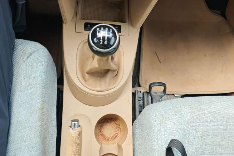 Used Volkswagen Touran 2011 1.4T Manual ZhiShang Edition 5-seater
