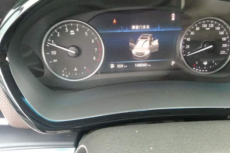 Used Buick GL8 2020 Land Business Class 652T Luxury Model Odometer Close Up