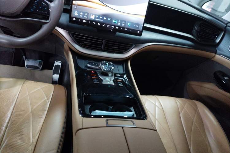 Used Denza D9 2022 EV 600 Four-Wheel Drive Prestige Model