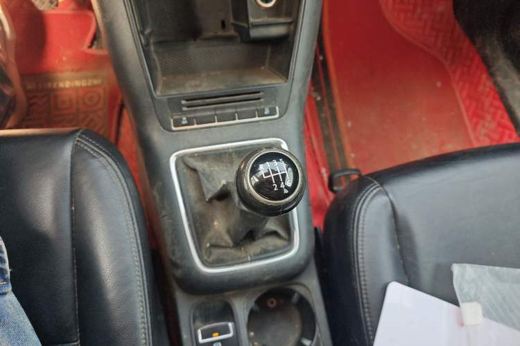 Used Volkswagen Tiguan 2010 1.8 TSI Manual Two-Wheel Drive Urban Edition Gear Lever