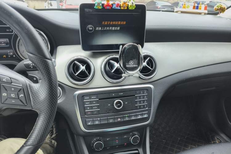 Used Mercedes-Benz GLA 2016 GLA 220 4MATIC Fashion Edition Audio And AC Panel