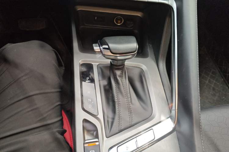 Used CHANGAN CS35PLUS 2022 Blue Whale NE 1.4T DCT Luxury Model Gear Lever