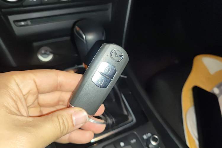 Used Mazda 3 Axela 2017 Hatchback 1.5L Automatic Luxury Model Emission Standard China V