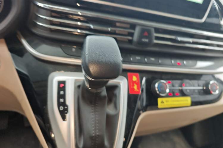 Used SAIC MAXUS V100 RV 2022 2.0T Life Home V100 Mountain Retreat Long Bed
