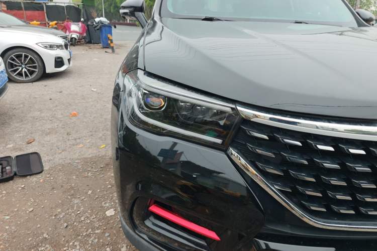 Used Brilliance V7 2018 280T DCT Luxury Model 5 Seats Right Front Headlight