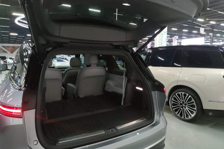 Used Nio ES8 2024 75 kWh Trunk