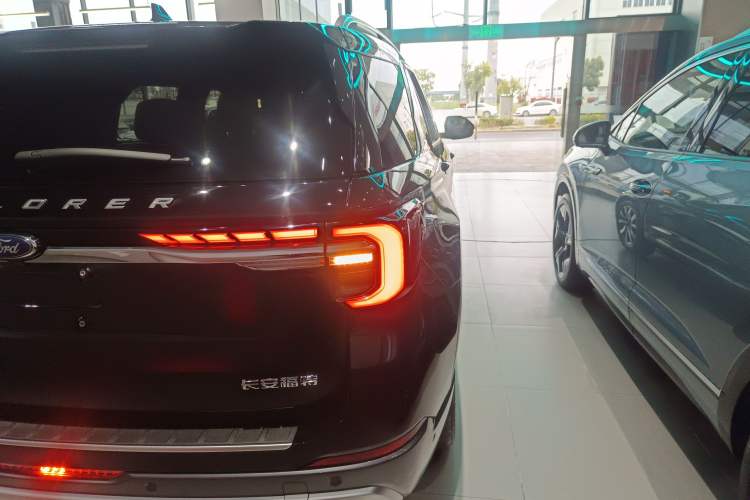 Used Ford Explorer 2023 EcoBoost 285 Four-Wheel Drive Titanium Edition 6 Seats