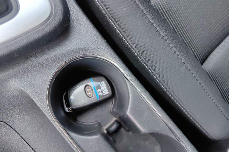 Used Hyundai Elantra (6th Generation / Lingdong) 2016 1.6L Automatic ZhiXuan · Youth Edition
